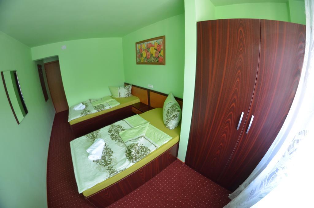 Hotel Le Baron Timisoara Room photo